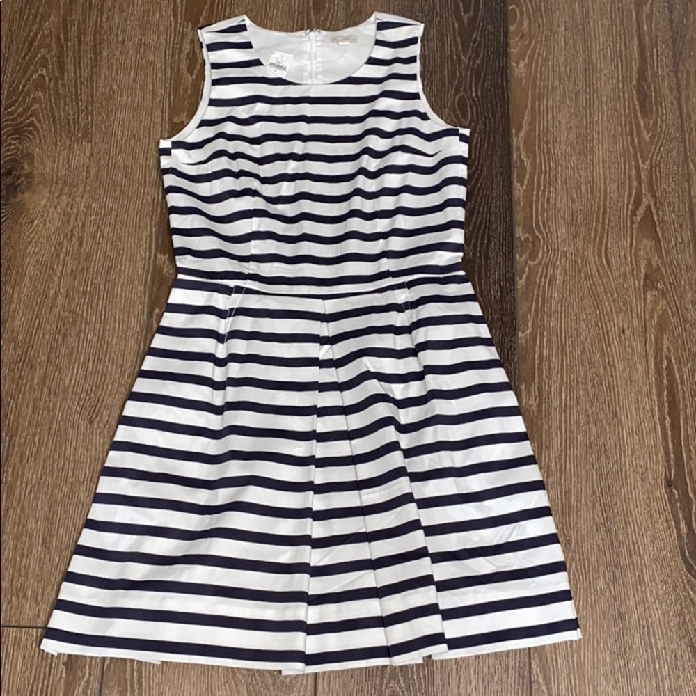 NWT! Navy& white striped sleeveless Gap dress